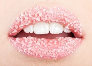 Как отшелушить губы